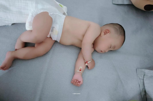 莱阳两个月宝宝肚子胀气